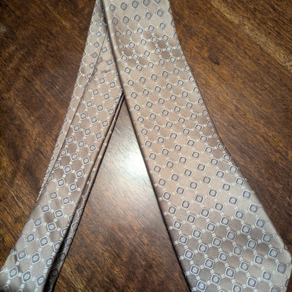 Michael Kors Beige and Gray Geometric Tie